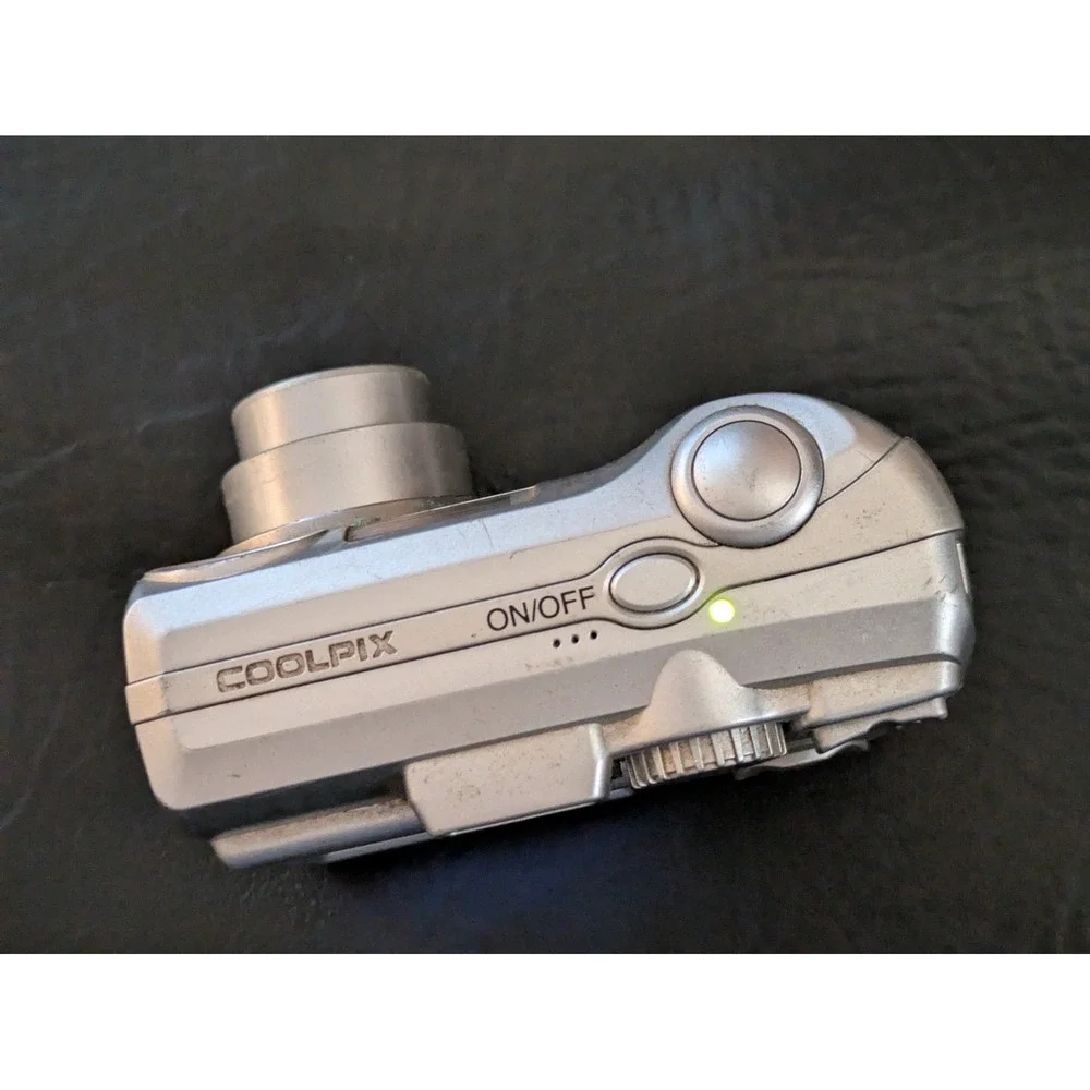 Nikon Coolpix 4600 Digital Camera Silver 4 Megapixels 3x Optical Zoom Works